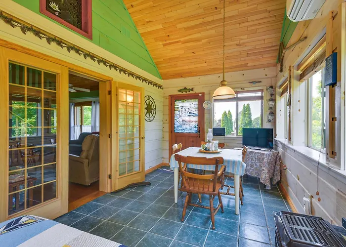 Warm And Cozy Clayton Cabin Near St Lawrence River!