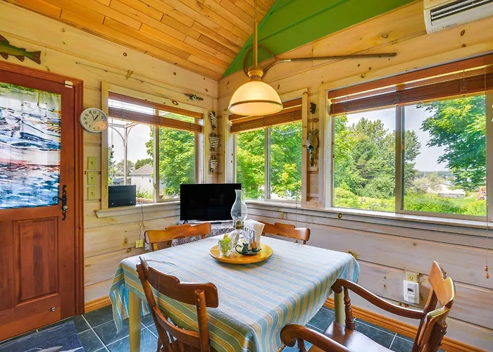 Warm And Cozy Clayton Cabin Near St Lawrence River!