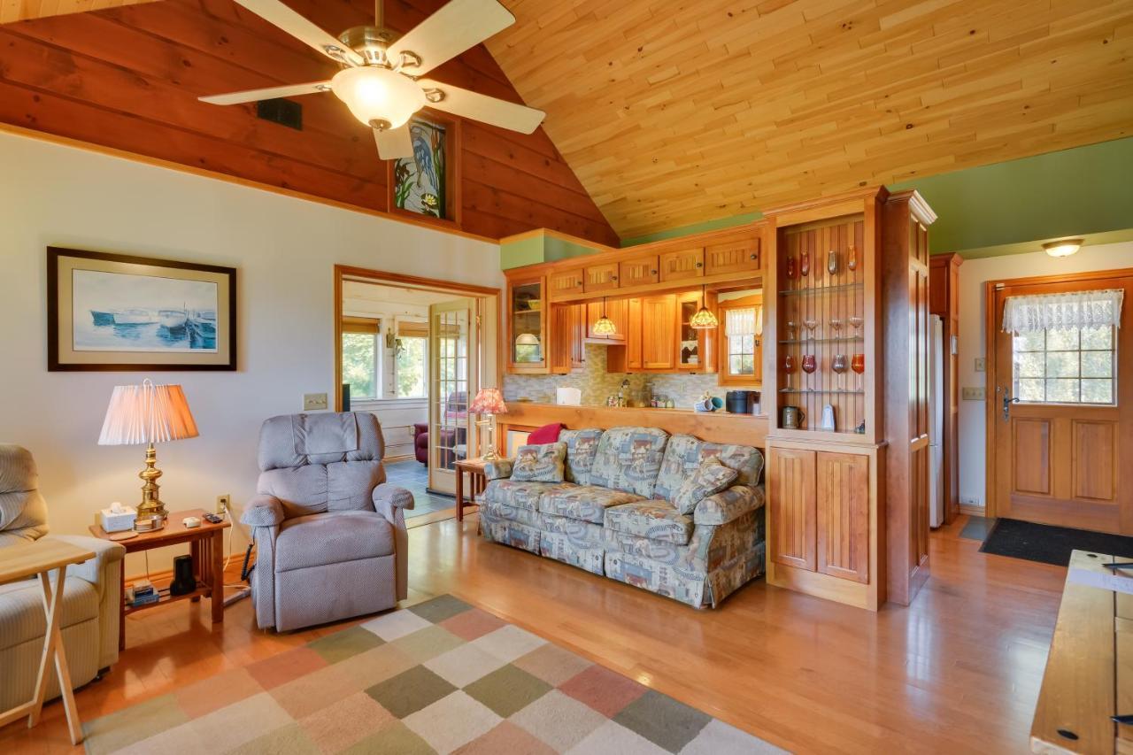 Warm And Cozy Near St Lawrence River! Holiday home