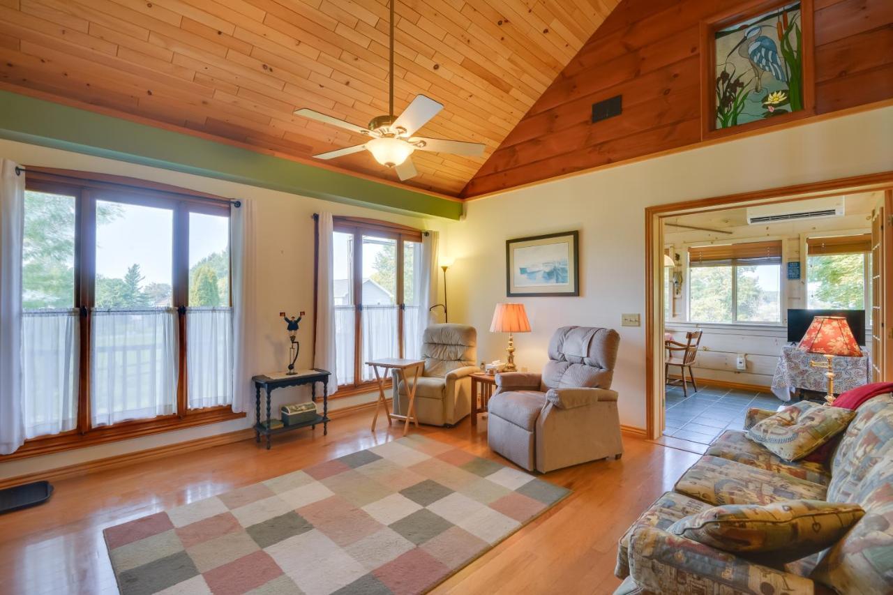 Warm And Cozy Near St Lawrence River! Holiday home