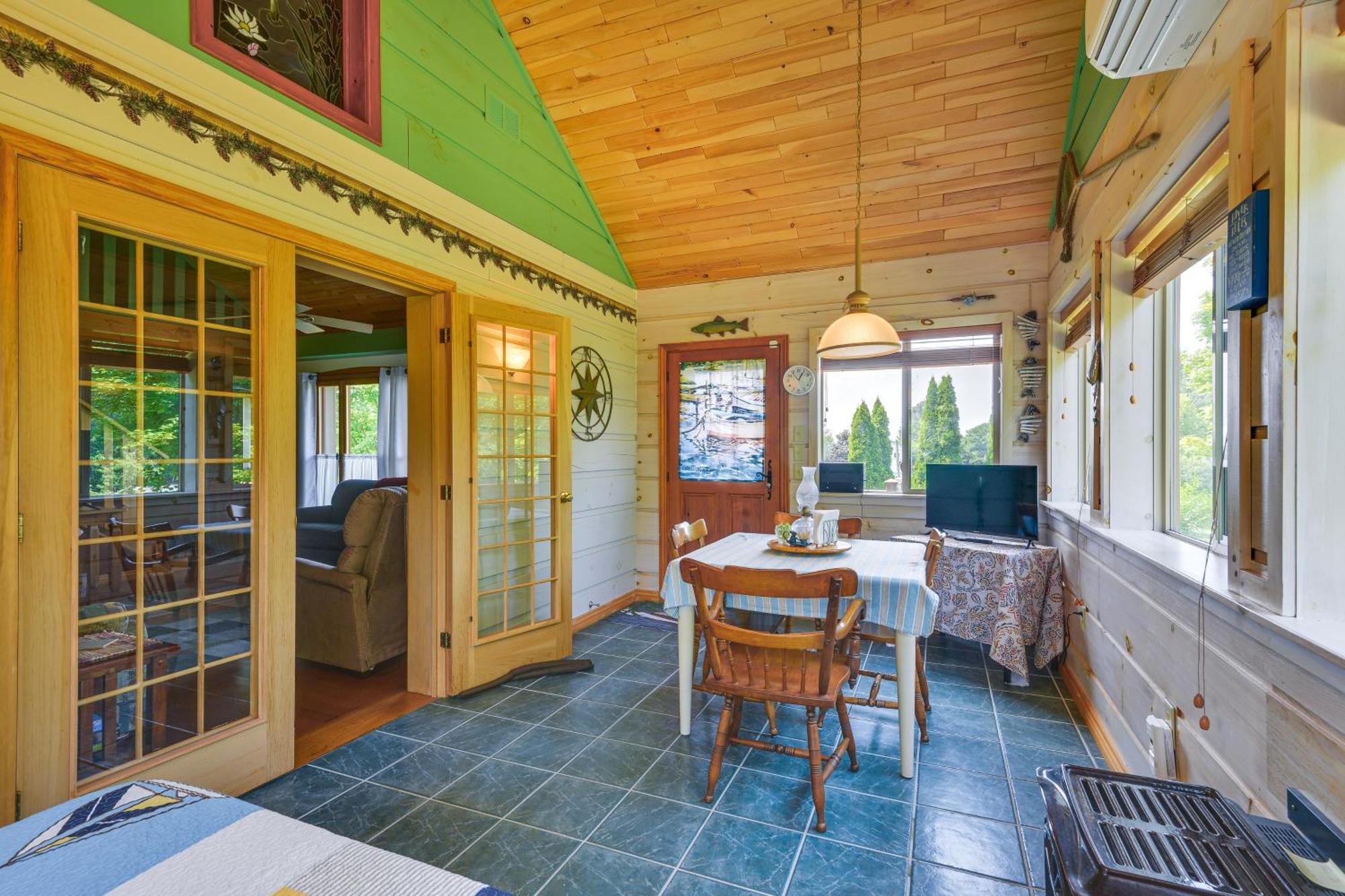 Holiday home Warm And Cozy Near St Lawrence River! *
