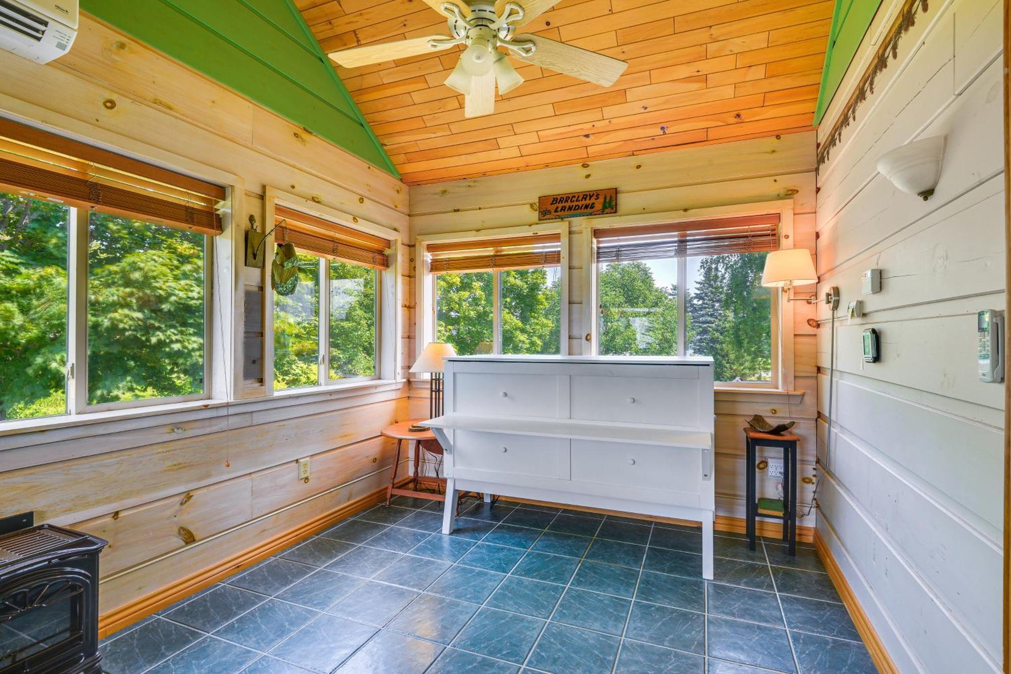 Warm And Cozy Near St Lawrence River! Holiday home